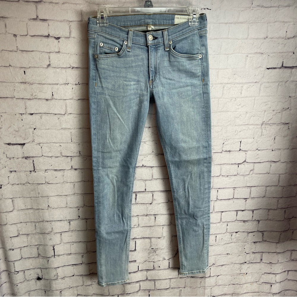 Rag And Bone size 27 light wash Capri jeans
